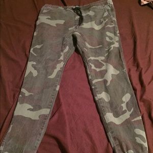 Camouflage bkc joggers size large fits like medium